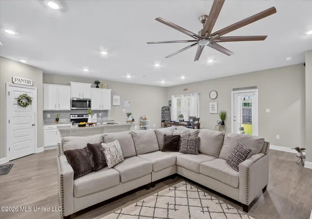 Homes for sale in Ocean Springs, MS | 81 Saltmeadow Cir, Ocean Springs, MS 39564 | MLS# 4153774