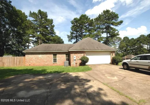 Homes for sale in Hattiesburg, MS | 1 Pine Meadow Loop, Hattiesburg, MS 39402 | MLS# 4153802