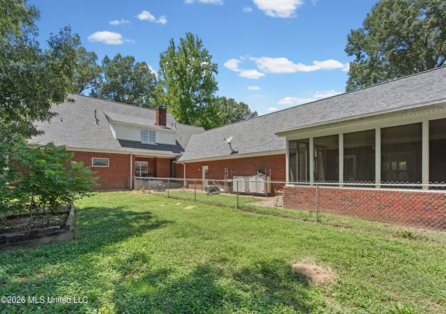 Photo 3 of Single family home for sale at 6460 Autumn Oaks Dr, Olive Branch, MS 38654 | MLS# 4153876 | Listing updated on 2026-07-23