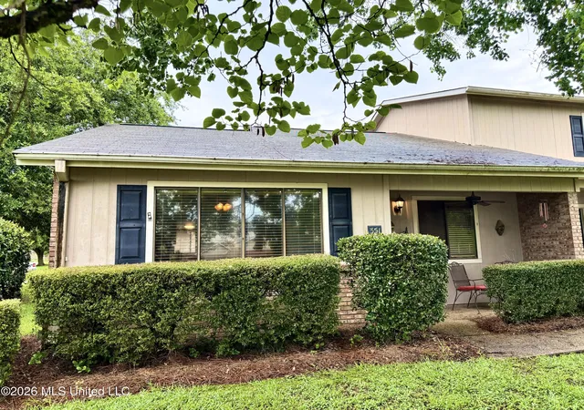 Homes for sale in Brandon, MS | 351 Lakebend Dr, Brandon, MS 39042 | MLS# 4153868
