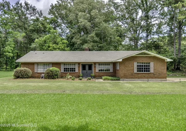 Photo 3 of Sale Pending at 413 W Main St, Raymond, MS 39154 | MLS# 4153875 | Listing updated on 2026-08-29