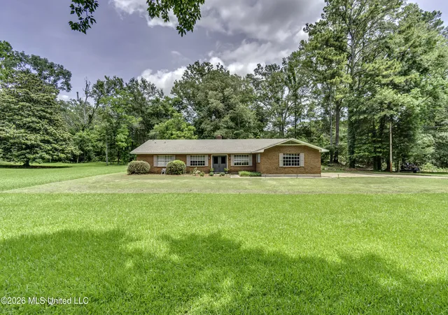 Photo 4 of Sale Pending at 413 W Main St, Raymond, MS 39154 | MLS# 4153875 | Listing updated on 2026-08-29
