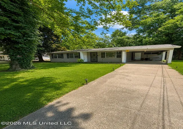 Photo 1 of Single family home for sale at 1032 Maria Dr, Jackson, MS 39204 | MLS# 4153879 | Listing updated on 2026-08-20