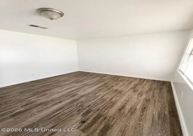 Photo 3 of Single family home for sale at 1032 Maria Dr, Jackson, MS 39204 | MLS# 4153879 | Listing updated on 2026-08-20