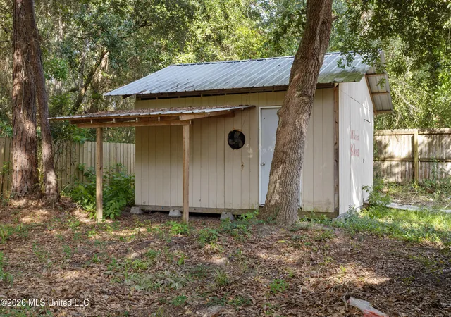 Homes for sale in Ocean Springs, MS | 7020 Red Bud Ln, Ocean Springs, MS 39564 | MLS# 4154248