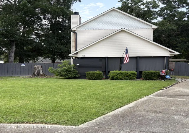 Photo 1 of Single family home for sale at 402 Saint Charles Ct, Gulfport, MS 39507 | MLS# 4153997 | Listing updated on 2026-07-30