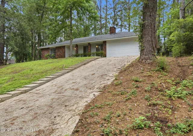 Photo 3 of Single family home for sale at 3 Chalmett Pl, Hattiesburg, MS 39402 | MLS# 4153951 | Listing updated on 2026-06-25