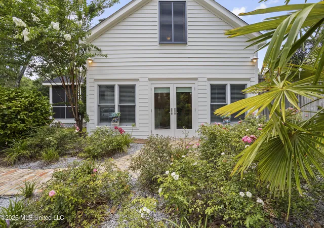 Photo 4 of Single family home for sale at 18 Cedarwood Ln, Gulfport, MS 39503 | MLS# 4154055 | Listing updated on 2026-09-24