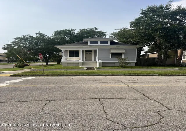 Homes for sale in Gulfport, MS | 2444 17th St, Gulfport, MS 39501 | MLS# 4153982