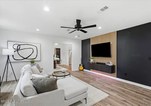 Photo 2 of Single family home for sale at 1013 Meadow Hts Dr, Jackson, MS 39206 | MLS# 4154104 | Listing updated on 2026-09-10