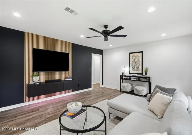 Photo 3 of Single family home for sale at 1013 Meadow Hts Dr, Jackson, MS 39206 | MLS# 4154104 | Listing updated on 2026-09-10