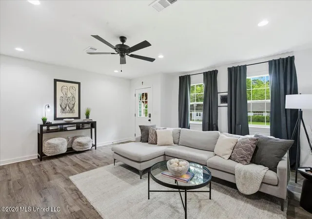 Photo 3 of Single family home for sale at 1013 Meadow Hts Dr, Jackson, MS 39206 | MLS# 4154104 | Listing updated on 2026-09-10
