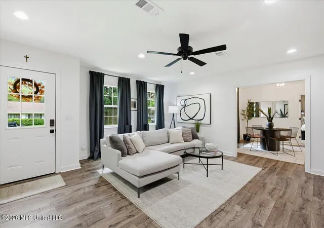 Photo 4 of Single family home for sale at 1013 Meadow Hts Dr, Jackson, MS 39206 | MLS# 4154104 | Listing updated on 2026-09-10