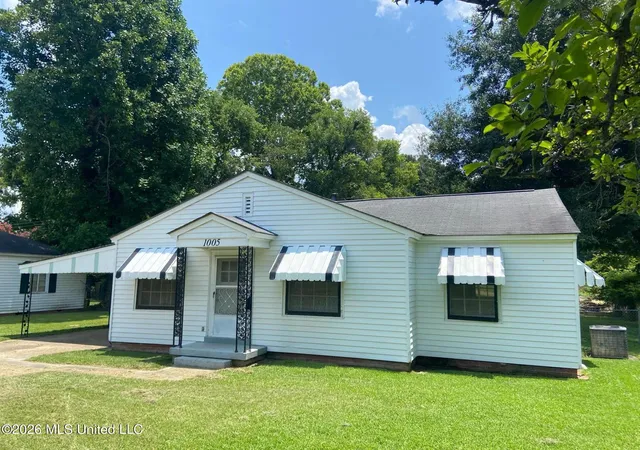Photo 1 of Sale Pending at 1005 Eastwood Rd, Natchez, MS 39120 | MLS# 4154543 | Listing updated on 2026-08-13
