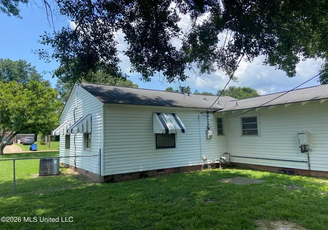 Photo 2 of Sale Pending at 1005 Eastwood Rd, Natchez, MS 39120 | MLS# 4154543 | Listing updated on 2026-08-13