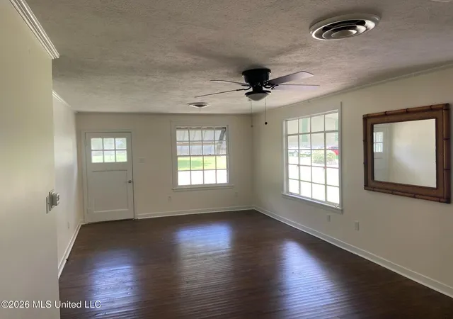 Photo 2 of Sale Pending at 1005 Eastwood Rd, Natchez, MS 39120 | MLS# 4154543 | Listing updated on 2026-08-13