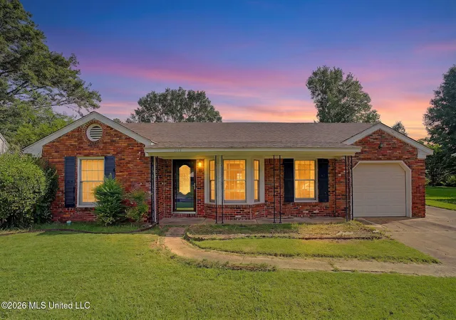 Homes for sale in Southaven, MS | 2118 Cedarcrest Dr, Southaven, MS 38671 | MLS# 4154190