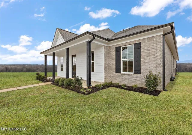 Homes for sale in Nesbit, MS | 490 Bolivar Dr, Nesbit, MS 38651 | MLS# 4154077