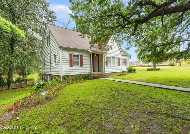 Homes for sale in Laurel, MS | 750 W 13Th St, Laurel, MS 39440 | MLS# 4154101