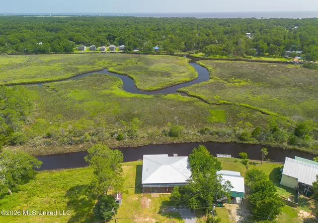 image of 8821 Pickering Forrest Dr, Ocean Springs, MS 39564 | MLS# 4154110