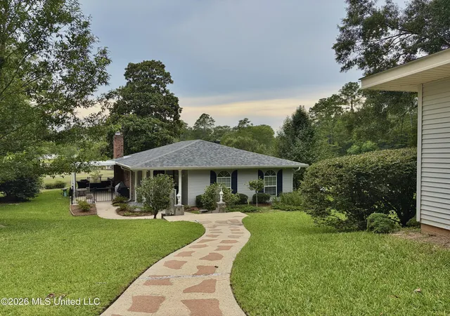 Photo 3 of Single family home for sale at 708 Lakeside Dr, Carriere, MS 39426 | MLS# 4154199 | Listing updated on 2026-08-18