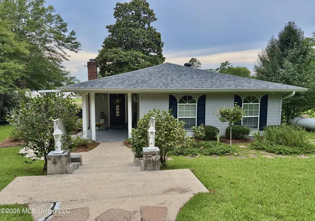 Photo 3 of Single family home for sale at 708 Lakeside Dr, Carriere, MS 39426 | MLS# 4154199 | Listing updated on 2026-08-18