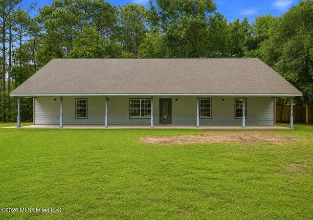 Photo 1 of Single family home for sale at 6102 Center St, Ocean Springs, MS 39564 | MLS# 4155776 | Listing updated on 2026-08-21