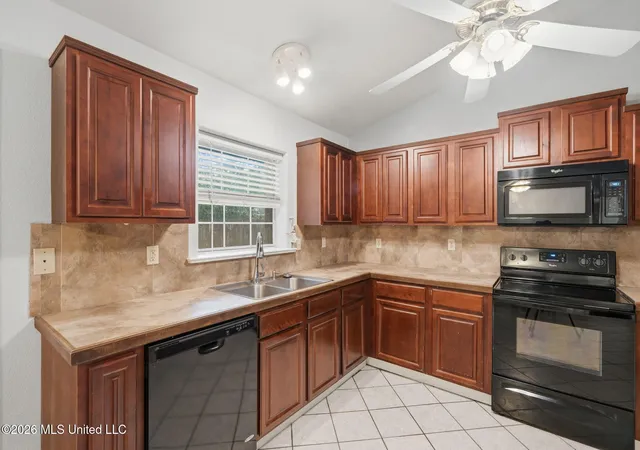 Photo 4 of Single family home for sale at 6102 Center St, Ocean Springs, MS 39564 | MLS# 4155776 | Listing updated on 2026-08-21