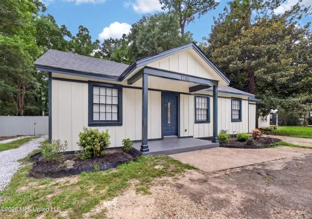 Homes for sale in Hattiesburg, MS | 1708 Mamie St, Hattiesburg, MS 39401 | MLS# 4154150