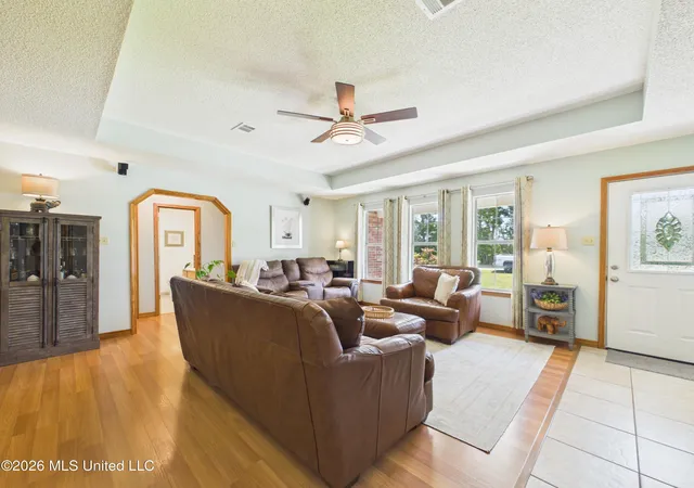 Homes for sale in Ocean Springs, MS | 3313 N 11Th St, Ocean Springs, MS 39564 | MLS# 4154296