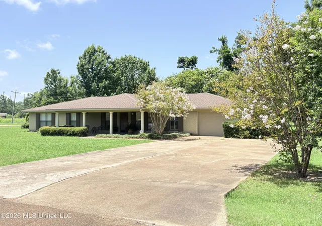 Homes for sale in Belzoni, MS | 403 Isobel St, Belzoni, MS 39038 | MLS# 4154463