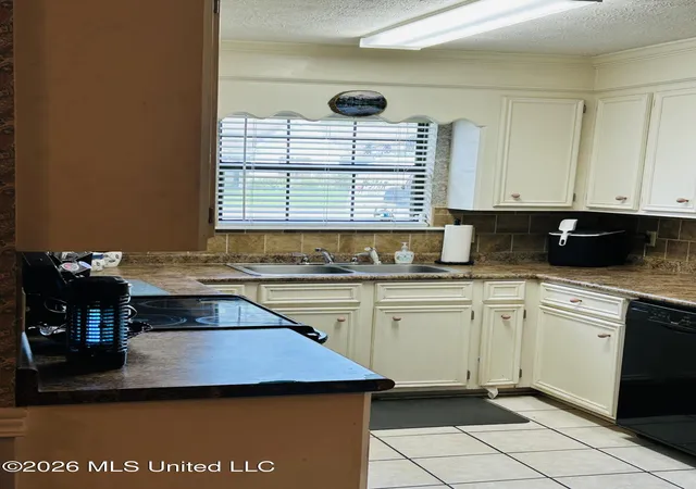 Homes for sale in Byram, MS | 175 Riverbend Dr, Byram, MS 39272 | MLS# 4154246