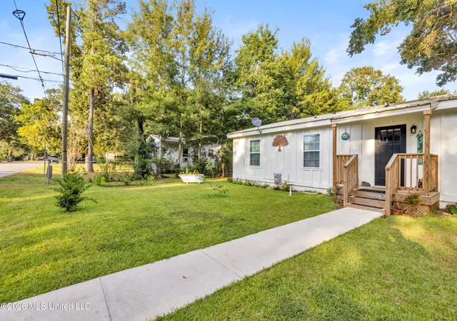 Photo 3 of Single family home for sale at 214 Simon Blvd, Ocean Springs, MS 39564 | MLS# 4154207 | Listing updated on 2026-08-06