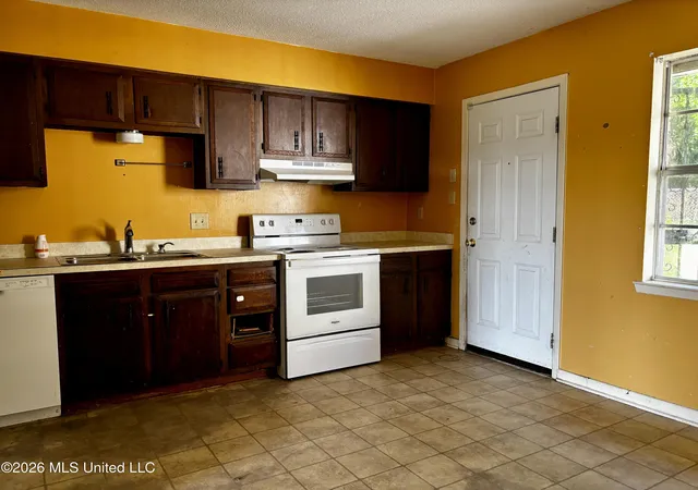 Photo 4 of Sale Pending at 3509 Nunnally St, Gulfport, MS 39501 | MLS# 4154211 | Listing updated on 2026-08-21