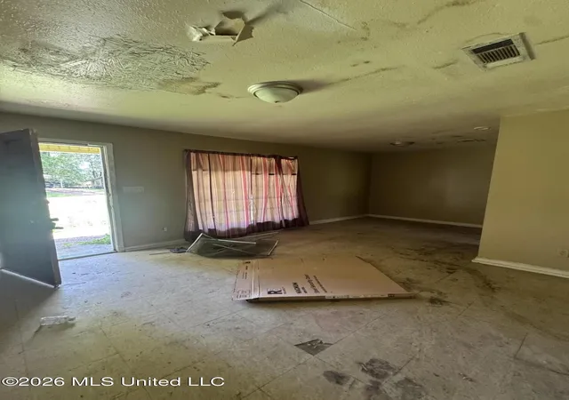 Photo 2 of Single family home for sale at 1975 Teakwood Dr, Jackson, MS 39212 | MLS# 4154300 | Listing updated on 2026-09-25
