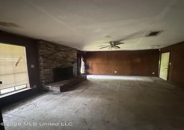 Photo 4 of Single family home for sale at 1975 Teakwood Dr, Jackson, MS 39212 | MLS# 4154300 | Listing updated on 2026-09-25