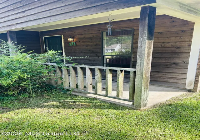 Homes for sale in Byram, MS | 171 Riverbend Dr, Byram, MS 39272 | MLS# 4154302