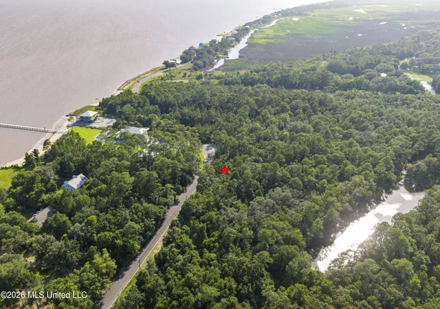 Homes for sale in Ocean Springs, MS | 5927 Belle Fontaine Dr, Ocean Springs, MS 39564 | MLS# 4154604
