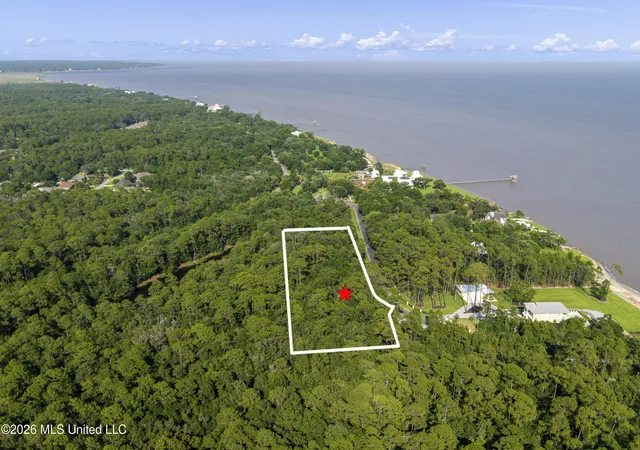 Homes for sale in Ocean Springs, MS | 5927 Belle Fontaine Dr, Ocean Springs, MS 39564 | MLS# 4154604