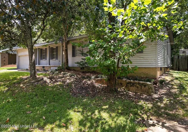 Photo 2 of Sale Pending at 1633 Winchester St, Jackson, MS 39211 | MLS# 4155133 | Listing updated on 2026-09-05