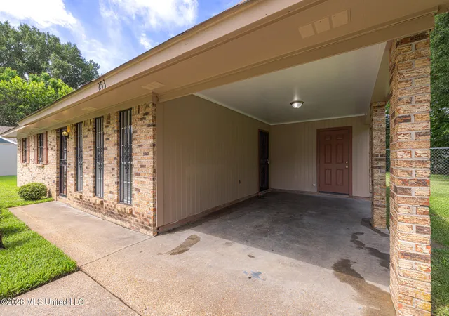 Photo 3 of Sale Pending at 253 Rutherford B Hayes Cir, Jackson, MS 39213 | MLS# 4154256 | Listing updated on 2026-08-30