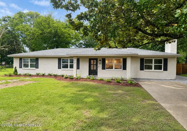 Homes for sale in Ocean Springs, MS | 208 Mitchell St, Ocean Springs, MS 39564 | MLS# 4154894
