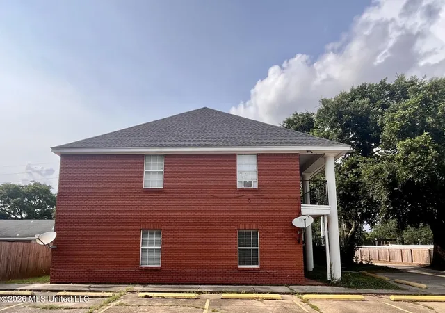 Photo 3 of Multi family home for sale at 951 Vision Oaks Blvd, Gulfport, MS 39507 | MLS# 4156613 | Listing updated on 2026-08-21
