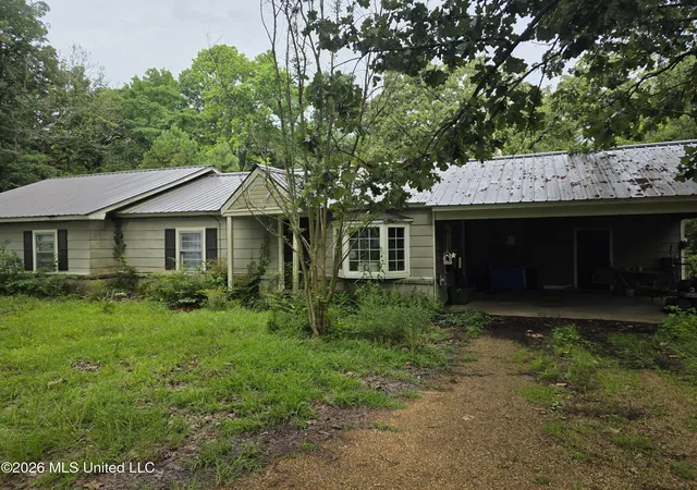 1st image of 2122 New Hope Rd, Columbus, MS 39702 | MLS# 4154348