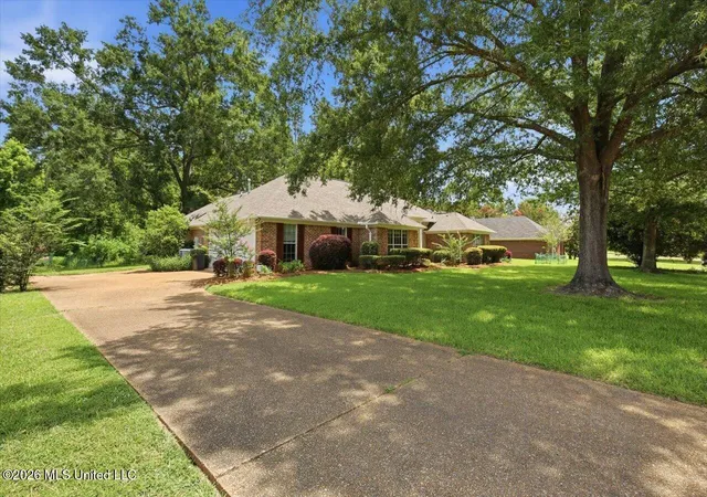 Photo 2 of Single family home for sale at 212 Cambridge Dr, Madison, MS 39110 | MLS# 4154436 | Listing updated on 2026-10-07
