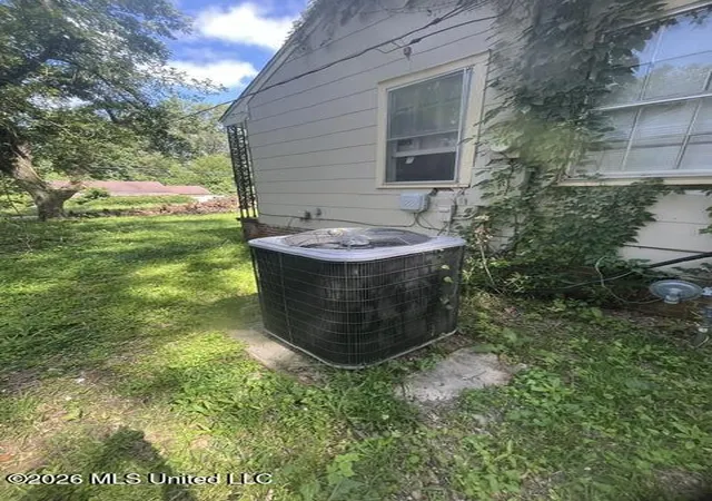 Photo 4 of Single family home for sale at 3258 Meadow Ln, Jackson, MS 39212 | MLS# 4154372 | Listing updated on 2026-06-30