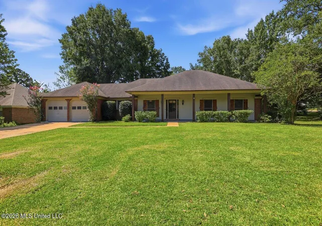 Photo 1 of Single family home for sale at 153 Oak Ridge Cir, Madison, MS 39110 | MLS# 4154875 | Listing updated on 2026-10-22