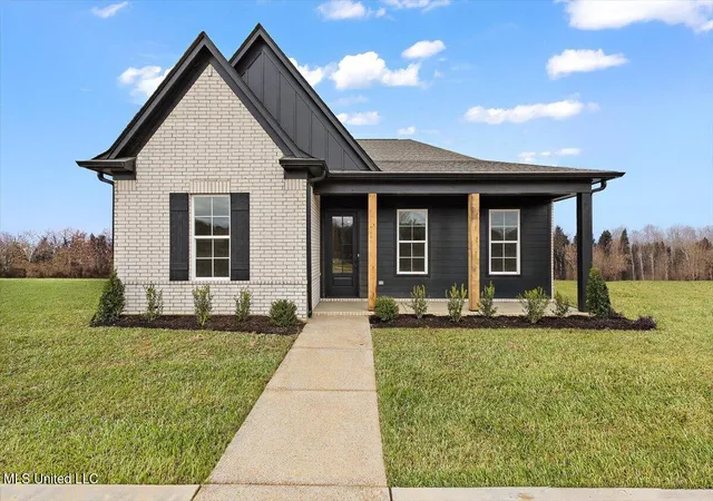 Homes for sale in Nesbit, MS | 445 Sunflower St, Nesbit, MS 38651 | MLS# 4154398
