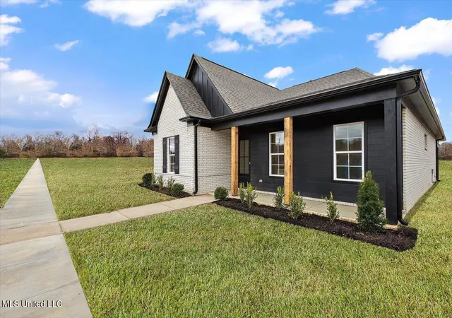 Homes for sale in Nesbit, MS | 445 Sunflower St, Nesbit, MS 38651 | MLS# 4154398