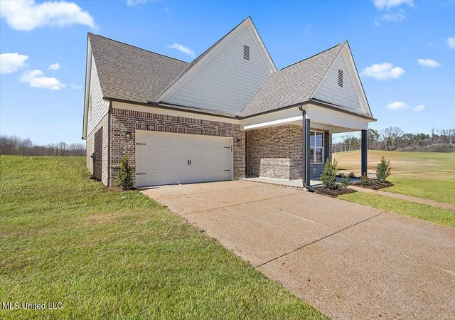 Photo 2 of Single family home for sale at 815 Quitman Ct, Nesbit, MS 38651 | MLS# 4156192 | Listing updated on 2026-07-22
